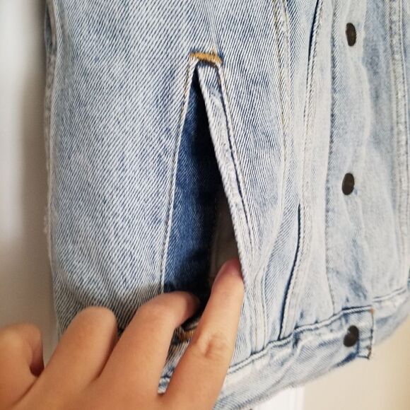 Levi’s Warm faux Sherpa Light Wash Denim Jacket - Picture 6 of 7
